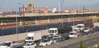 Genova, imbarchi ai traghetti e lunghe code: traffico di nuovo a rischio caos lungomare Canepa coda Genova