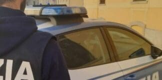 Genova, uomo spacciava all’interno del suo appartamento: arrestato polizia auto