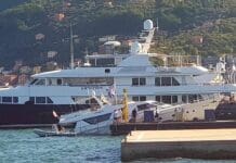 La Spezia, Yacht scontra il molo nel Porto di Mirabello e inizia ad affondare Porto Mirabello yacht contro molo la spezia