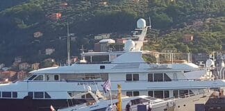 La Spezia, Giancarlo Fabretti è il vincitore del IV premio Fotografico Nazionale Porto Mirabello yacht contro molo la spezia