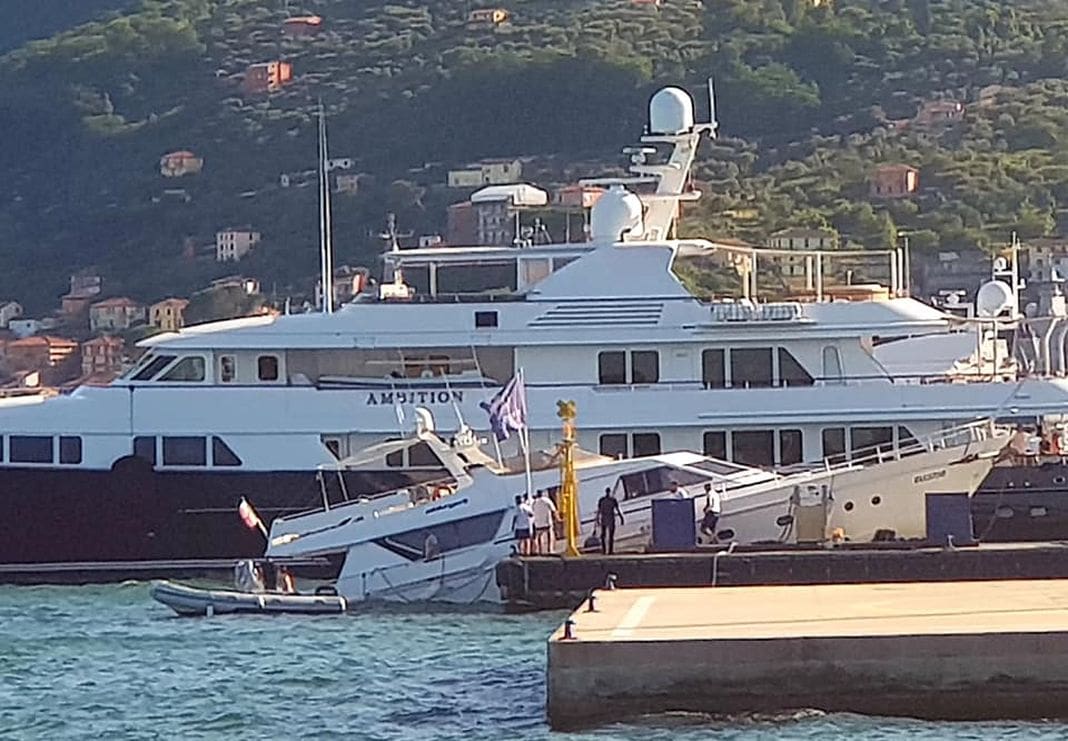 Porto Mirabello yacht contro molo la spezia