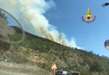 Genova, incendio di Scarpino ha ripreso a bruciare