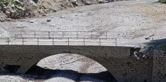 Genova, allarme siccità, Brugneto al livello del luglio 2022 Lago Brugneto, ponte sommerso emerso