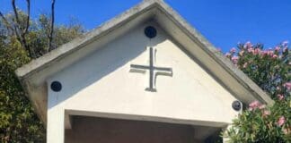 Genova, ridipinta la cappelletta dei Cacciatori imbrattata a Quezzi cappelletta Cacciatori Quezzi ristrutturata