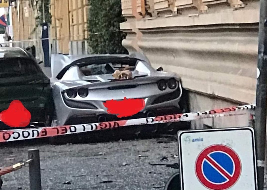 Ferrari incidente, via casaregis, Foce, Genova