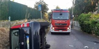Genova, ancora un’auto ribaltata in un incidente a Bolzaneto incidente Bolzaneto auto ribaltata