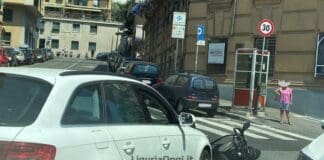 Genova, incidente a Marassi, auto contro moto in via Fereggiano incidente Marassi, via Fereggiano