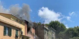 Genova, incendio in appartamento a Voltri – VIDEO Voltri incendio appartamento