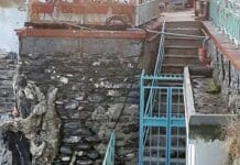 Nervi, spunta un cancello sulla scogliera della Marinella Nervi Marinella cancello scogliera