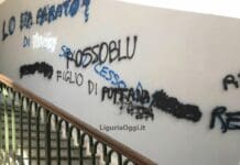 Pegli, teppisti mascherati da tifosi imbrattano i muri della stazione Pegli muri stazione imbrattati