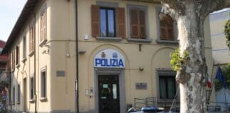 Sarzana, prende a martellate un palazzo, fermato Polizia Sarzana