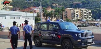 Taggia, adescava bambini in spiaggia: fermata una donna carabinieri finale Ligure