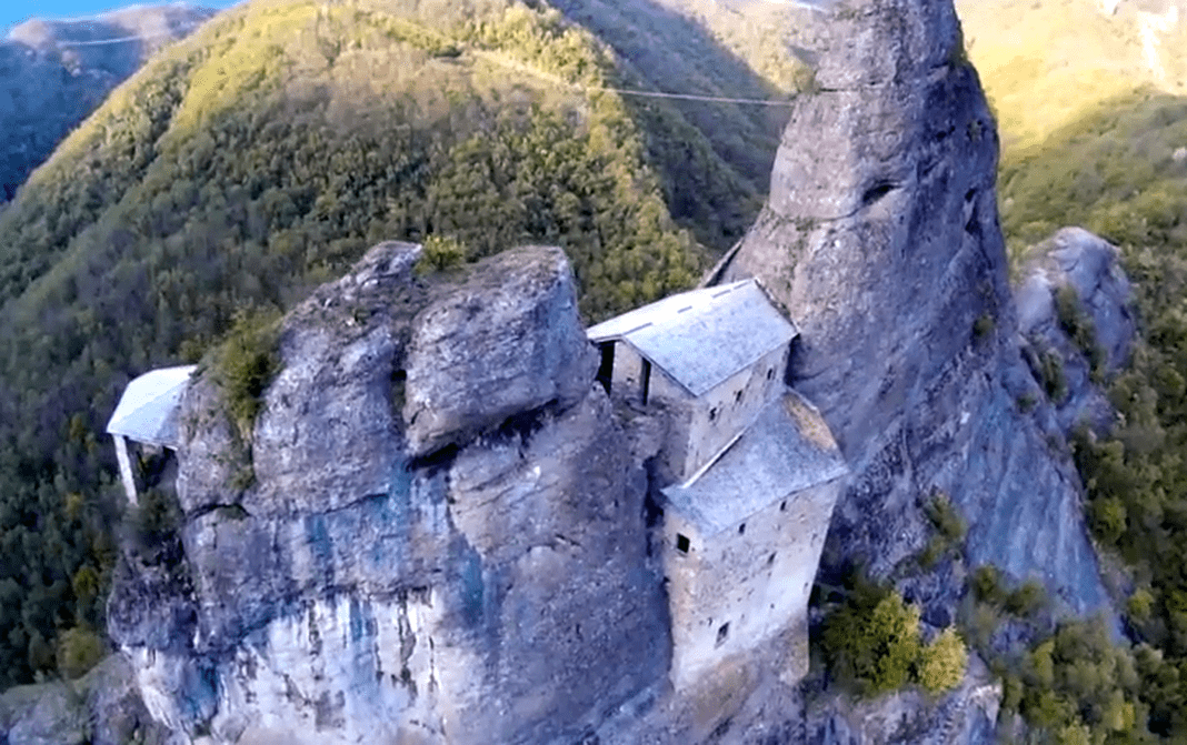 Castello della Pietra Vobbia