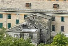 Maltempo a Genova, a Marassi crolla parte del tetto del convento delle Brignoline Marassi crolla tetto Brignoline