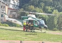 Grave incidente a Busalla, furgone esce di strada e cade in un fossato elicottero incidente Busalla