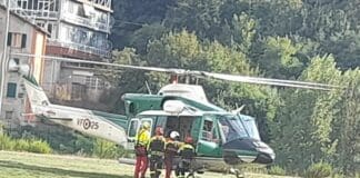 Grave incidente a Busalla, furgone esce di strada e cade in un fossato elicottero incidente Busalla
