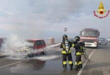 Genova, auto in fiamme in strada a Quarto incendio auto Quarto