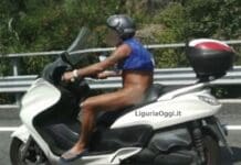 Genova, nudo in scooter sull’Autostrada A10 nudo in scooter