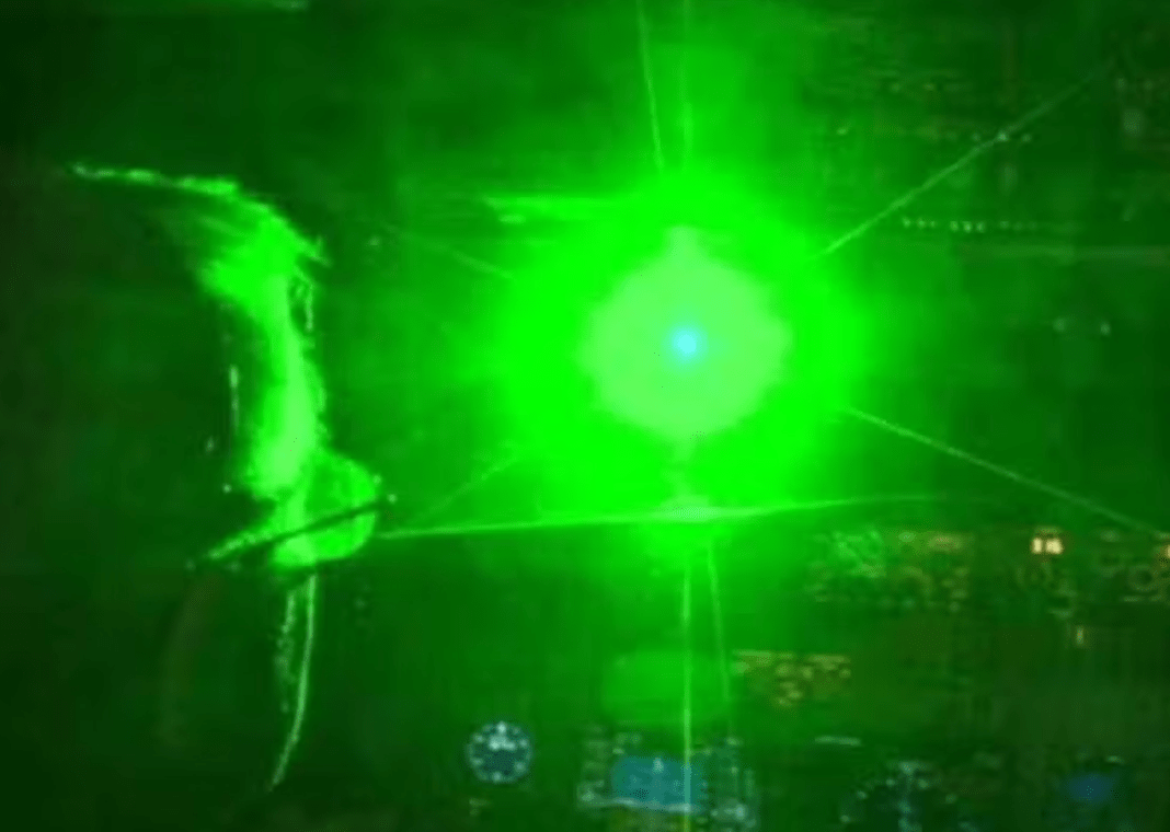 laser verde contro aereo