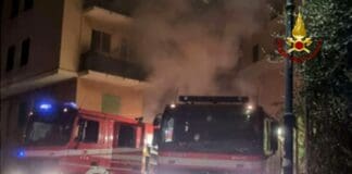 Genova, incendio in un deposito per moto d’acqua a Sturla incendio via Tritone Sturla