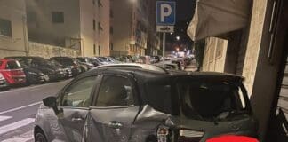 Marassi, distrugge l’auto di un disabile e fugge, caccia al pirata della strada incidente Marassi piazza Guicciardini, via Ricca