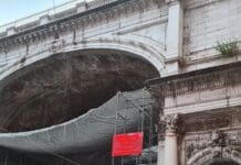 Genova, disoccupato e disperato torna ad arrampicarsi sul ponte Monumentale ponte monumentale rete