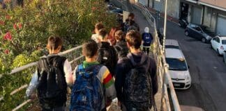 Scuola, primo giorno per 160mila studenti tra disagi e insegnanti fantasma studenti, scuola, pedibus
