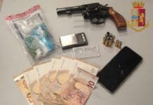 Genova, correva in auto con pistola e cocaina, arrestato cocaina pistola via Linneo Genova