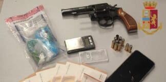 Genova, correva in auto con pistola e cocaina, arrestato cocaina pistola via Linneo Genova