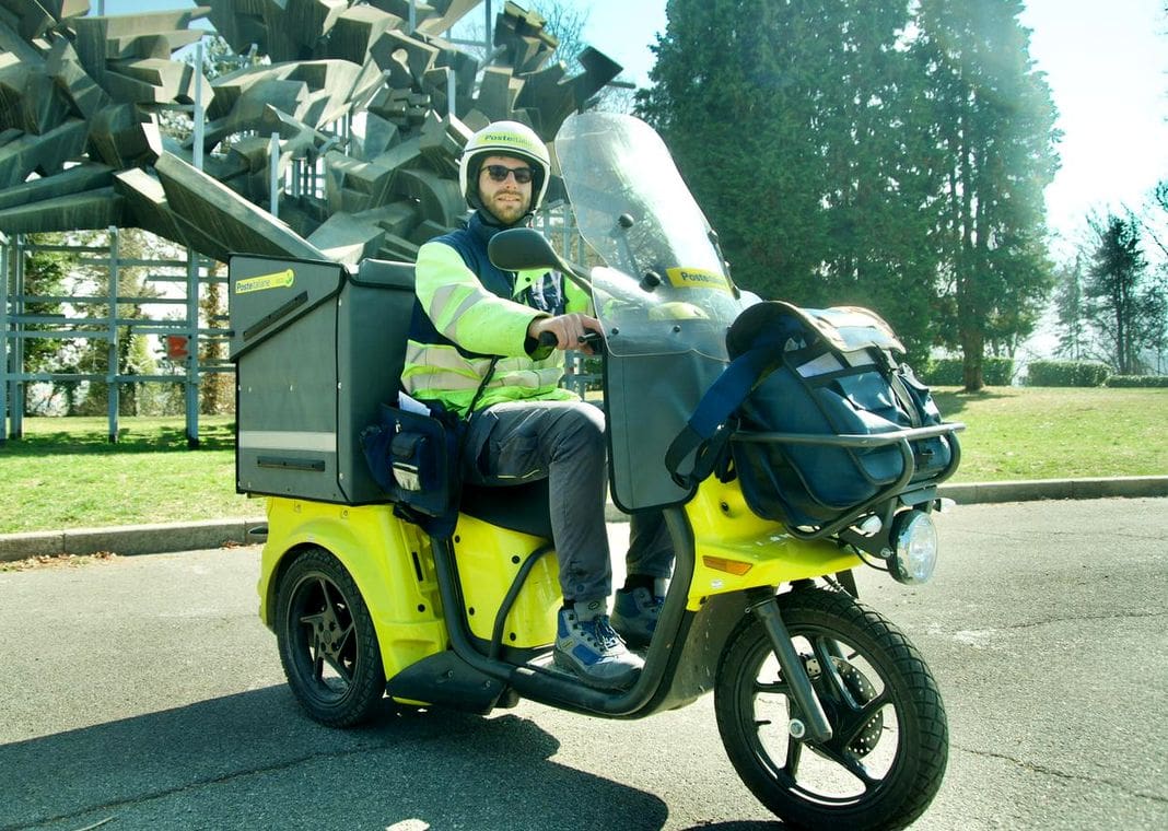 Poste Italiane scooter