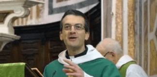 Bonassola, sospeso il parroco che parlava di omosessualità, matrimoni gay ed eutanasia Don Giulio Mignani Bonassola