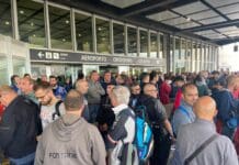 Genova, aeroporto bloccato da lavoratori Ansaldo: pesanti disagi