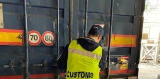 Genova, bloccate dalle Dogane 24 tonnellate di pelli e cuoio con false certificazioni Dogane di Genova, tir controlli