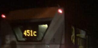 Staglieno, autobus bloccato in via Montenero per la sosta selvaggia Staglieno autobus bloccato via Monte Nero