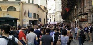 Genova, oggi il dossier sullo sfruttamento dei tirocini di Genova che osa Studenti manifestazione Genova