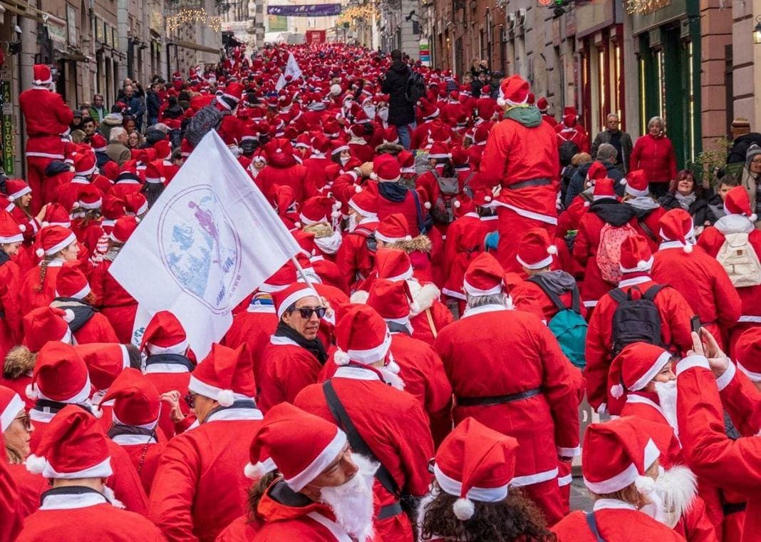 Passeggiata Babbi Natale Genova