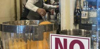 Selvaggia Lucarelli contro la Pasticceria Mangini di Genova per il no al Pos, ma non è una novità Mangini Pasticceria no Pos Genova, selvaggia Lucarelli