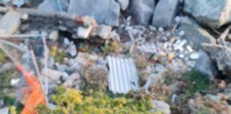 Pegli, una lastra di Ethernit con amianto accanto agli ex Bagni Roma Pegli lastra ethernit lungomare