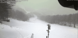Neve a Santo Stefano d’Aveto e la scultura fallica riprende vigore statua fallica Santo Stefano d'Aveto