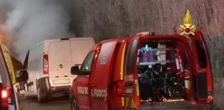 Genova, furgone in fiamme sull’autostrada A7 incendio furgone A7 autostrada