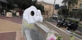Genova, ironia sui Social per le panchine “cimiteriali” di corso Italia panchine corso Italia Genova
