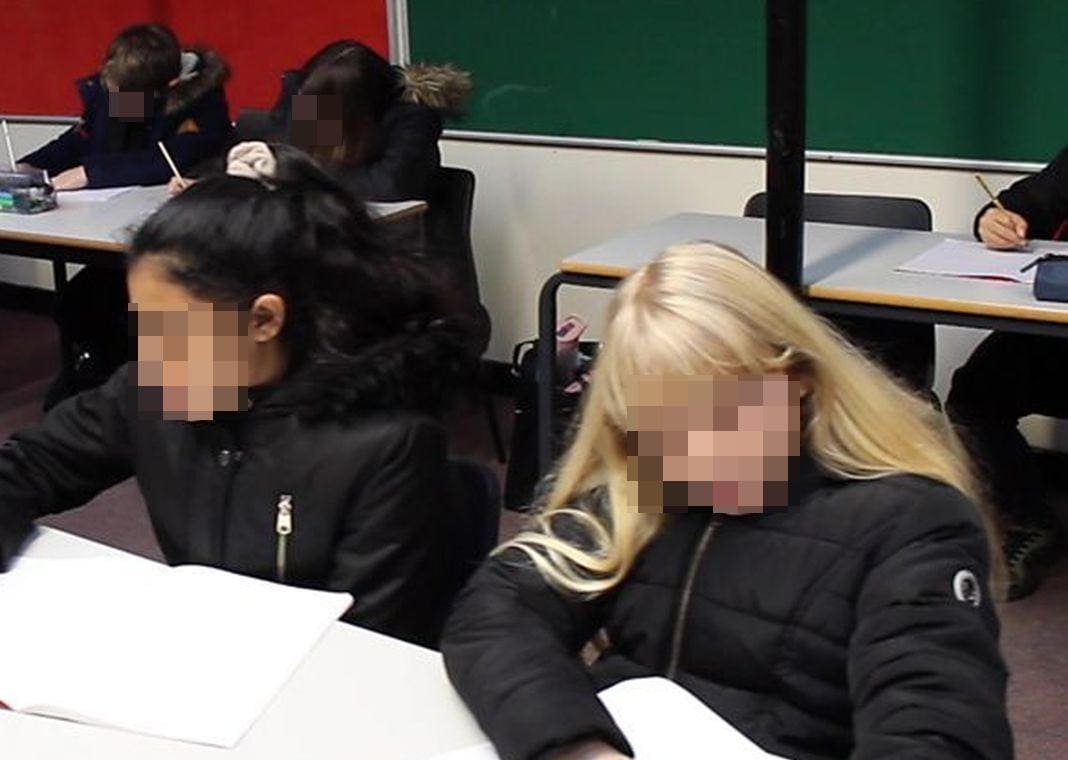 studenti freddo in classe