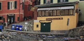 Mareggiata a Genova, distrutto il gozzo di Sant’Antonio Boccadasse gozzo distrutto Sant'Antonio Genova