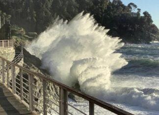 mareggiata, onda, scogliera Bonassola