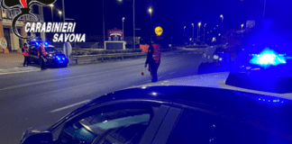 Albenga, aggredito e picchiato in auto in diretta Facebook dopo uso di droga Carabinieri Savona notte