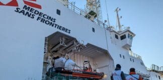 Geo Barents nel Porto di La Spezia, operazioni di sbarco avviate – VIDEO Geo Barents la Spezia Medici senza Frontiere migranti