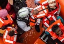 Savona, in arrivo nave carica di Migranti salvati in mare Medici senza Frontiere salvataggio Migranti