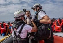 Geo Barents può ripartire da La Spezia per le zone a rischio naufragi di Migranti Medici senza Frontiere salvataggio migranti