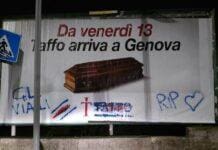 Gianluca Vialli, oltraggio alla memoria su un manifesto vicino allo stadio Manifesto insulto vilipendio Gianluca Vialli
