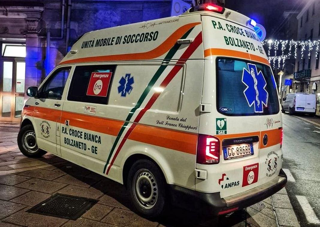 ambulanza croce bianca Bolzaneto